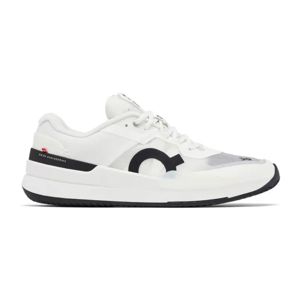 ON The Roger Pro 2 Clay 'White / Black'