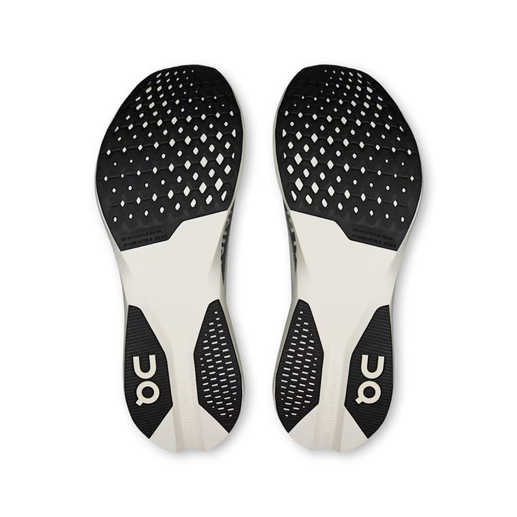 ON Cloudboom Strike LightSpray 'White / Black'