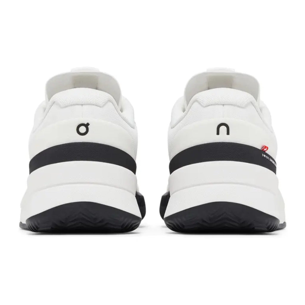 ON The Roger Pro 2 Clay 'White / Black'