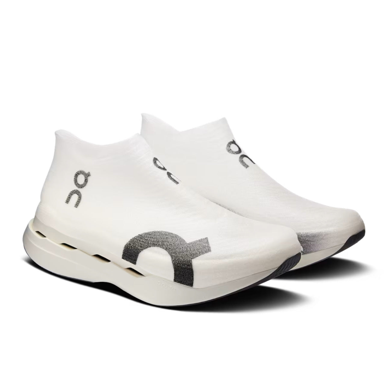 ON Cloudboom Strike LightSpray 'White / Black'