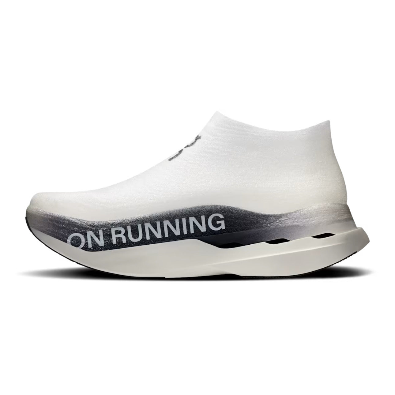 ON Cloudboom Strike LightSpray 'White / Black'